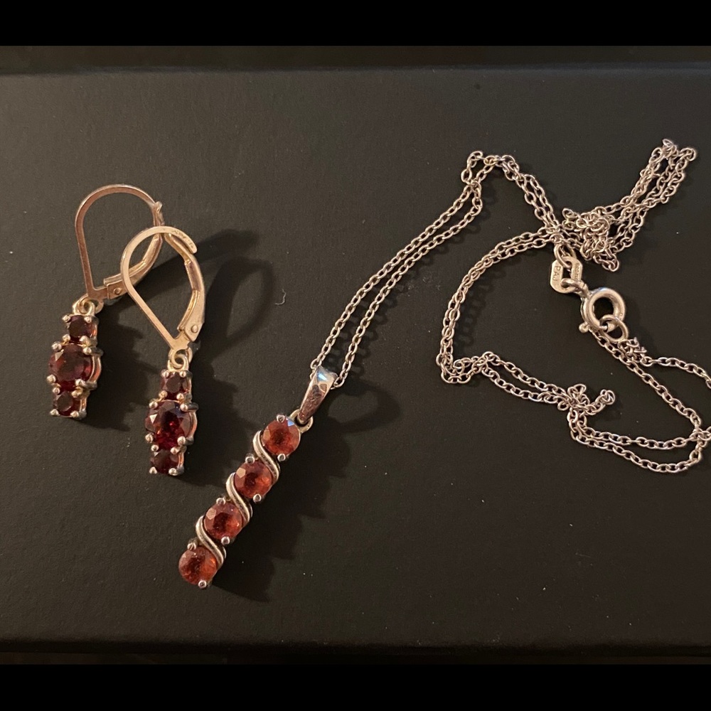 Ruby necklace and earring set - Picture 1 of 1
